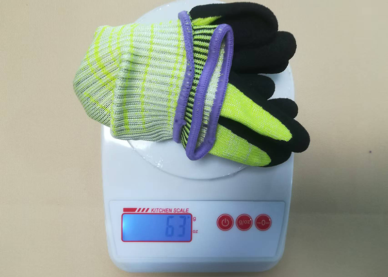 Bullsafety CWork Gloves Quality Control - weight measurement